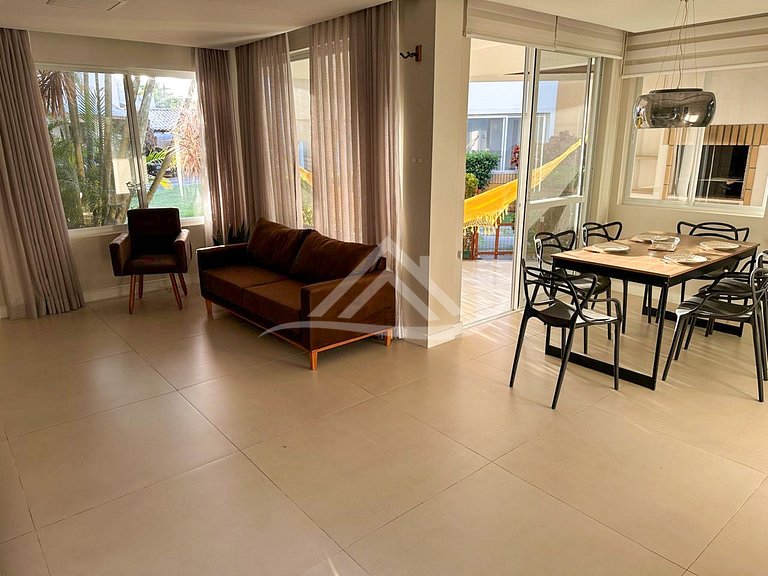 Condomínio Fechado Piscina 250m da Praia