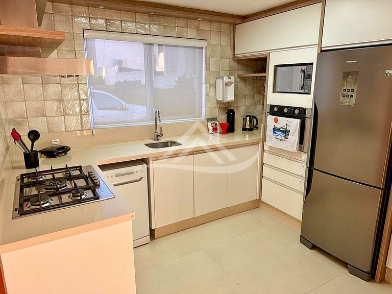 Condomínio Fechado Piscina 250m da Praia