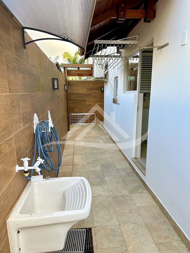 Condomínio Fechado Piscina 250m da Praia